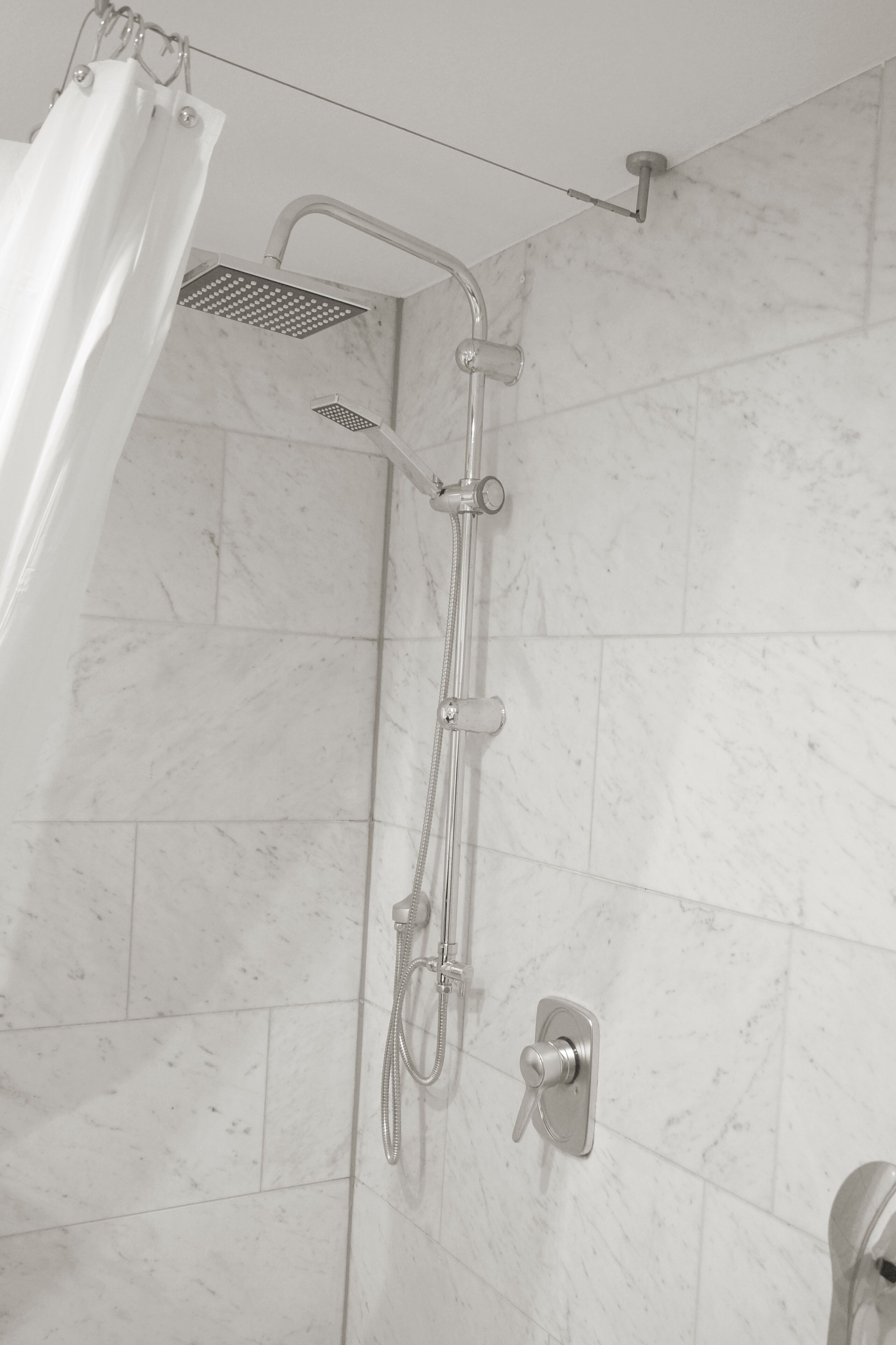 Badewanne, Haartrockner, Handtücher, Seife