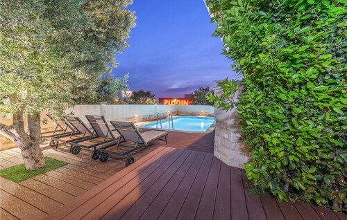 Gorgeous home in Sv.Filip i Jakov with sauna