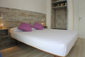 2 bedrooms, internet, bed sheets - Rescator Resort 301 - Two Bedroom Apartment, Sleeps 6 (Roses)