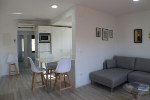 TV - Montseny 3A - Two Bedroom Apartment, Sleeps 4 (Roses)