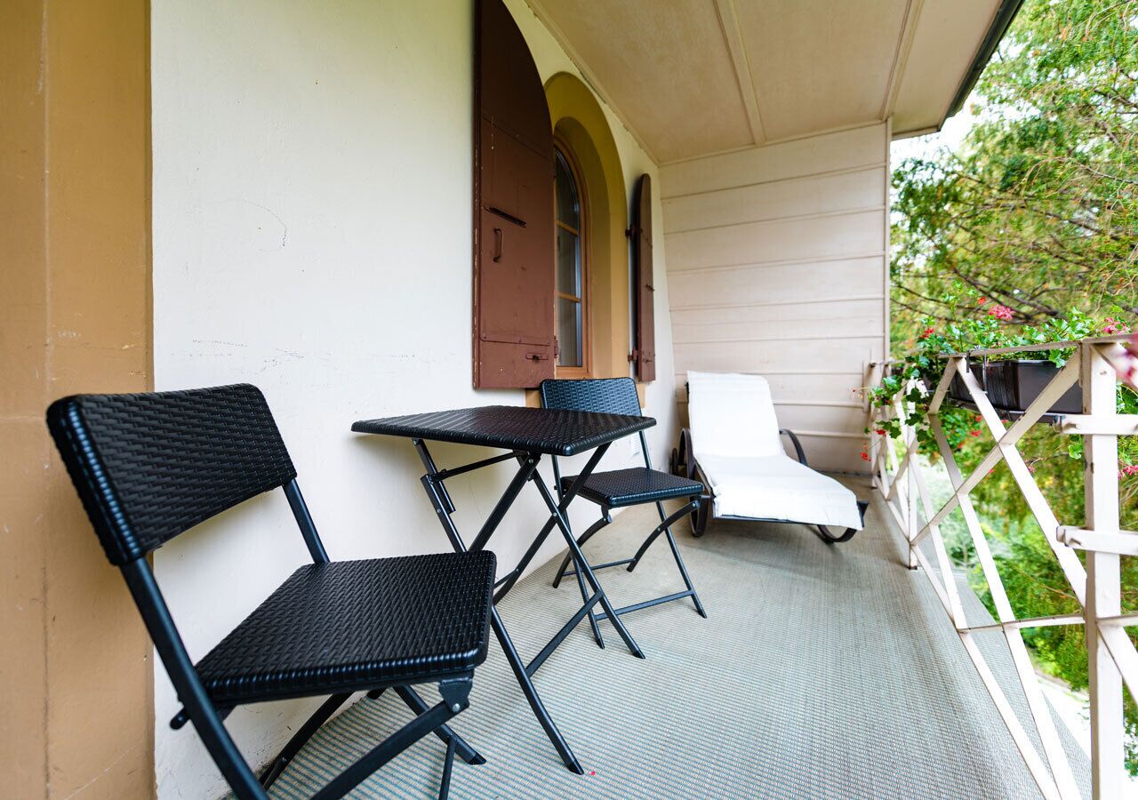 chambre standard, balcon, vue partielle sur le lac | balcony