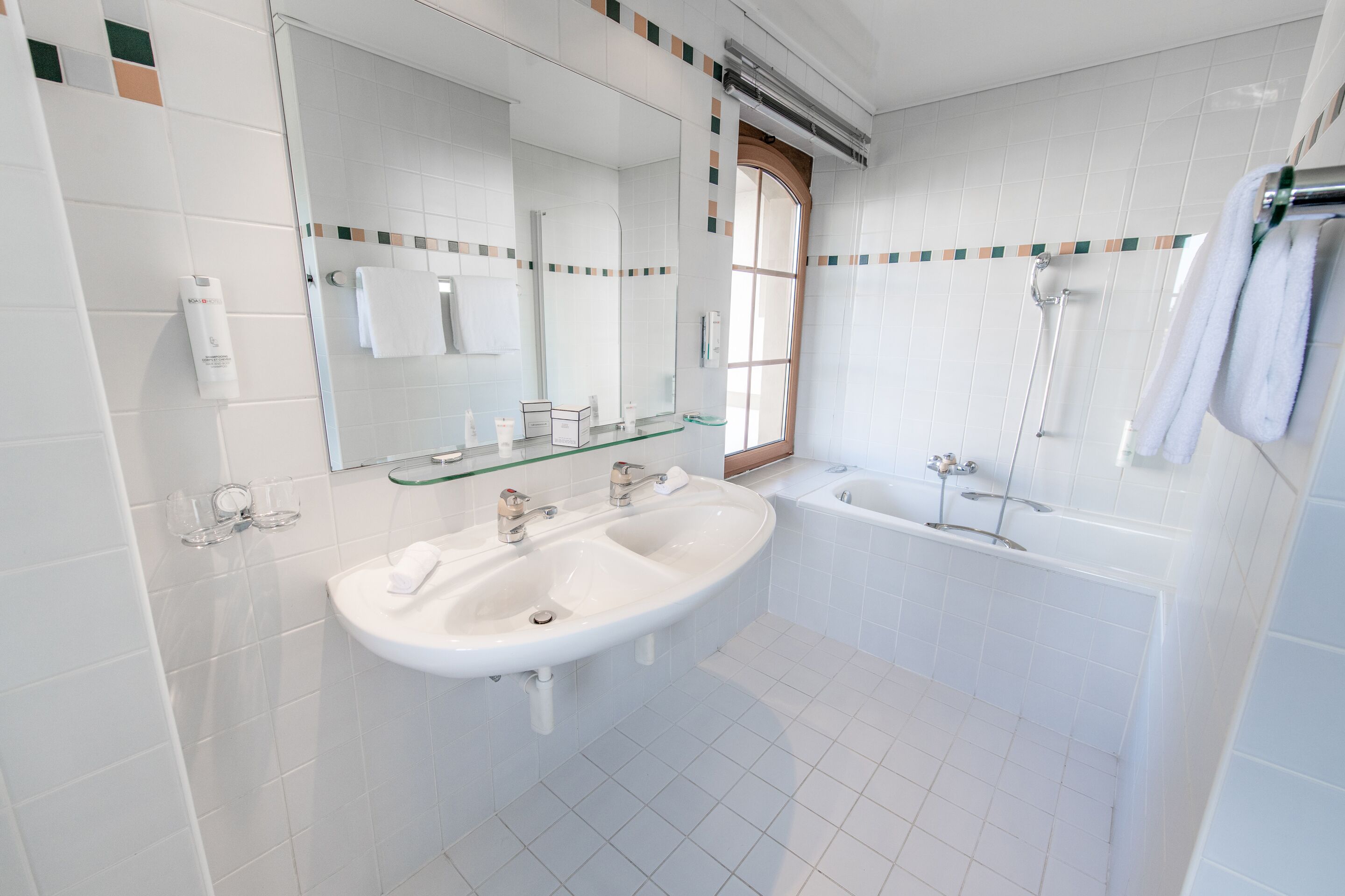 superior room, balcony, lake view | bathroom | free toiletries, towels