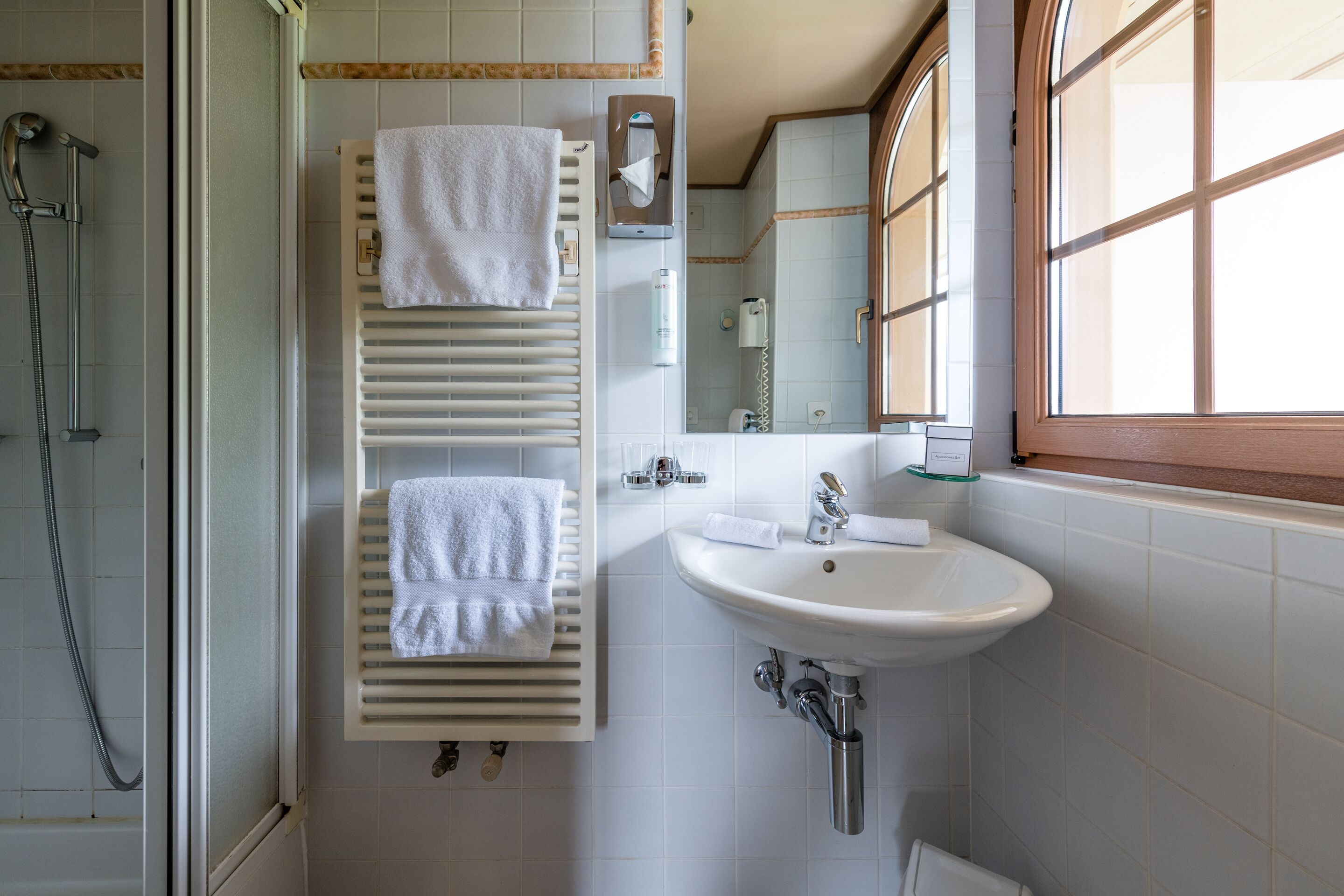 free toiletries, towels