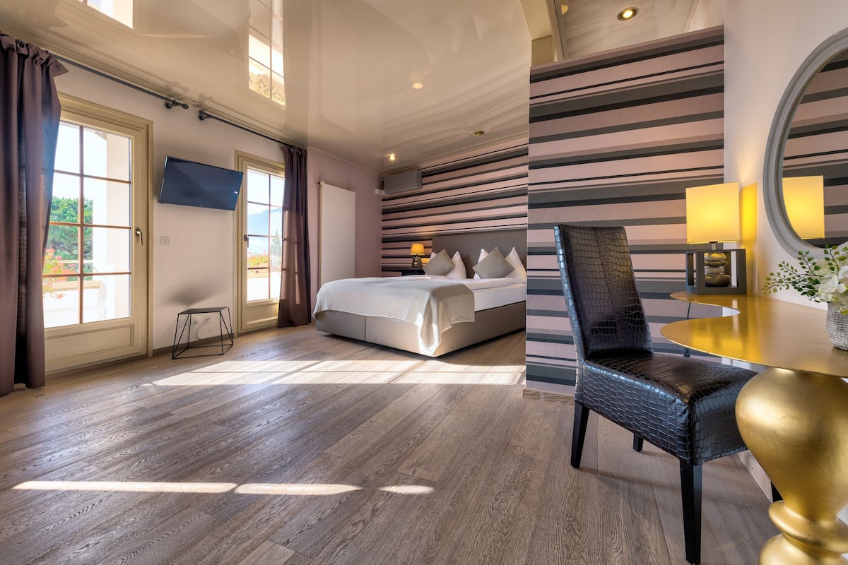 superior room, balcony, lake view | in-room safe, soundproofing, iron/ironing board, free wifi