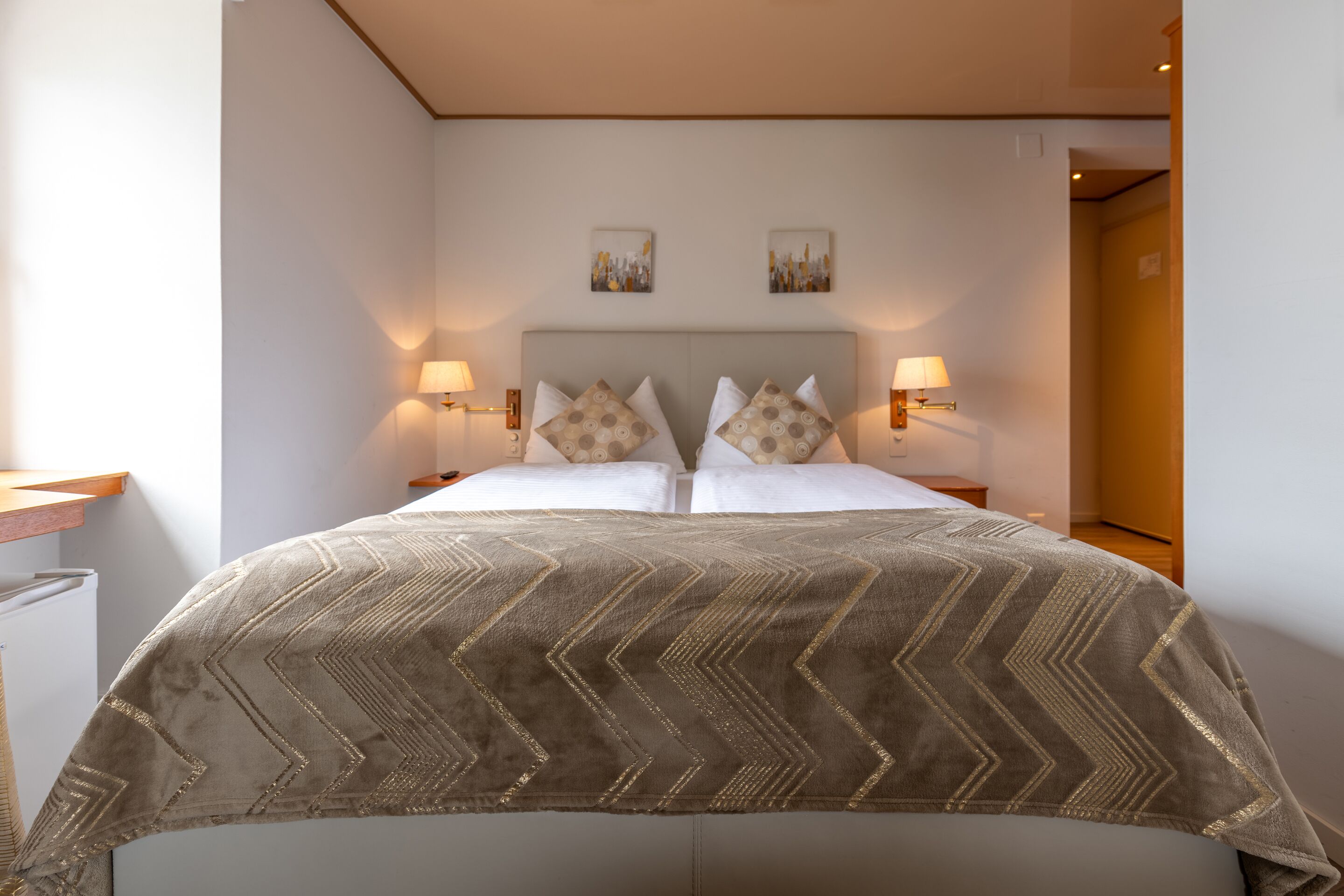 chambre standard, vue sur le lac | in-room safe, soundproofing, iron/ironing board, free wifi