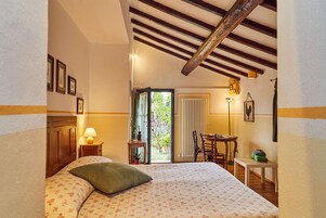 Panoramic Cottage, 1 Bedroom | Premium bedding, desk, laptop workspace, soundproofing