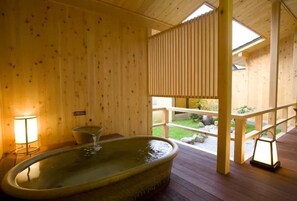 Indoor spa tub