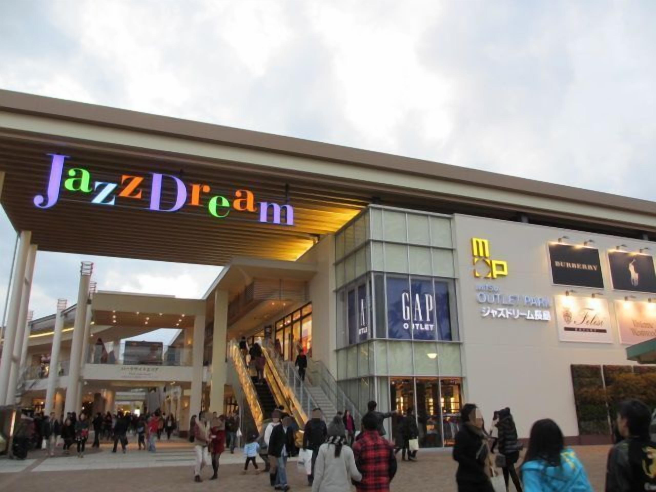 A shopping mall with a prominent JazzDream sign, escalators, and various storefronts including GAP and Burberry.