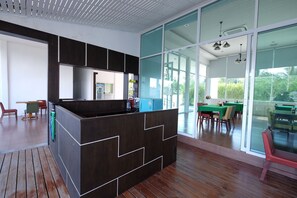 Breakfast, lunch, dinner served; local and international cuisine 