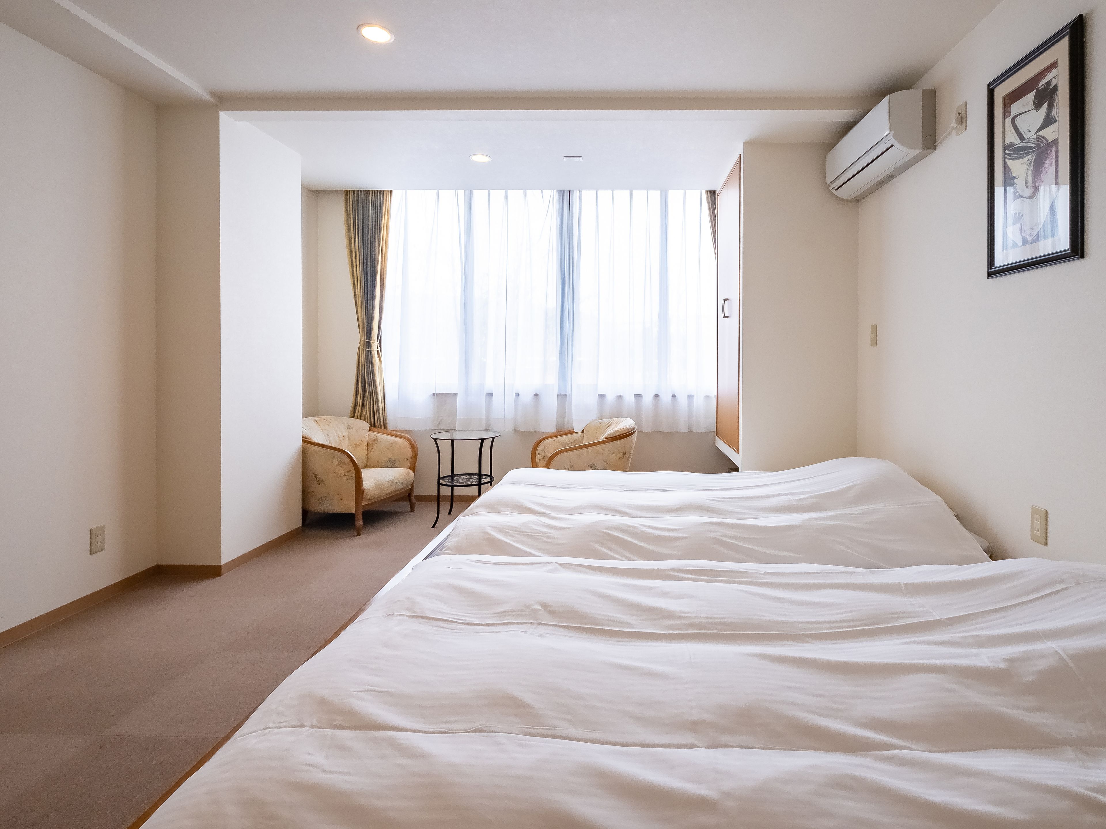 standard twin room (no restaurant nearby, check-in until 6 pm) | in-room safe, free wifi, bed sheets