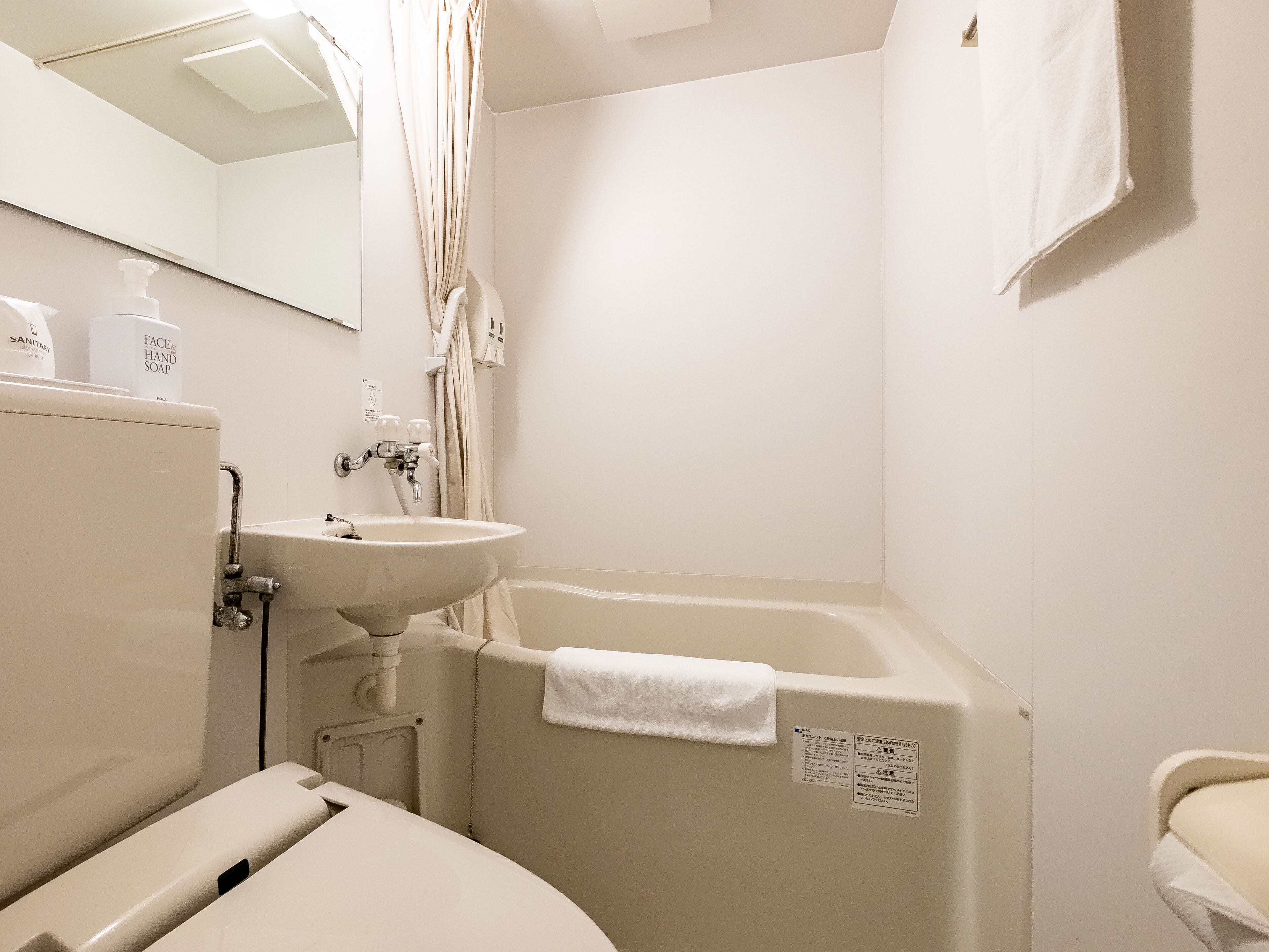 combined shower/bathtub, free toiletries, hair dryer, slippers