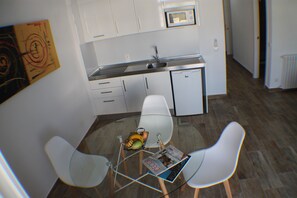 Dining - Rescator Resort 107 - One Bedroom Apartment, Sleeps 4 (Roses)