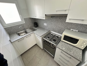 Fridge, microwave, dishwasher, coffee/tea maker