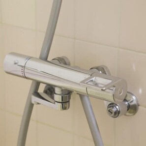 Hand-held showerhead - Yokkaichi City Hotel Annex (Yokkaichi)