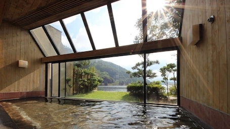 Spa. Wakasamikata Kirara Onsen Hotel Suigekka