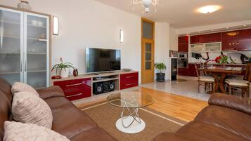 Smart-TV, peis og stereoanlegg