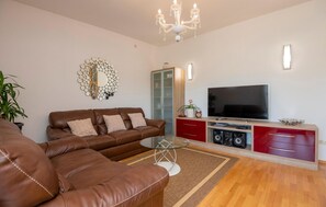 Smart-TV, Kamin, Stereoanlage