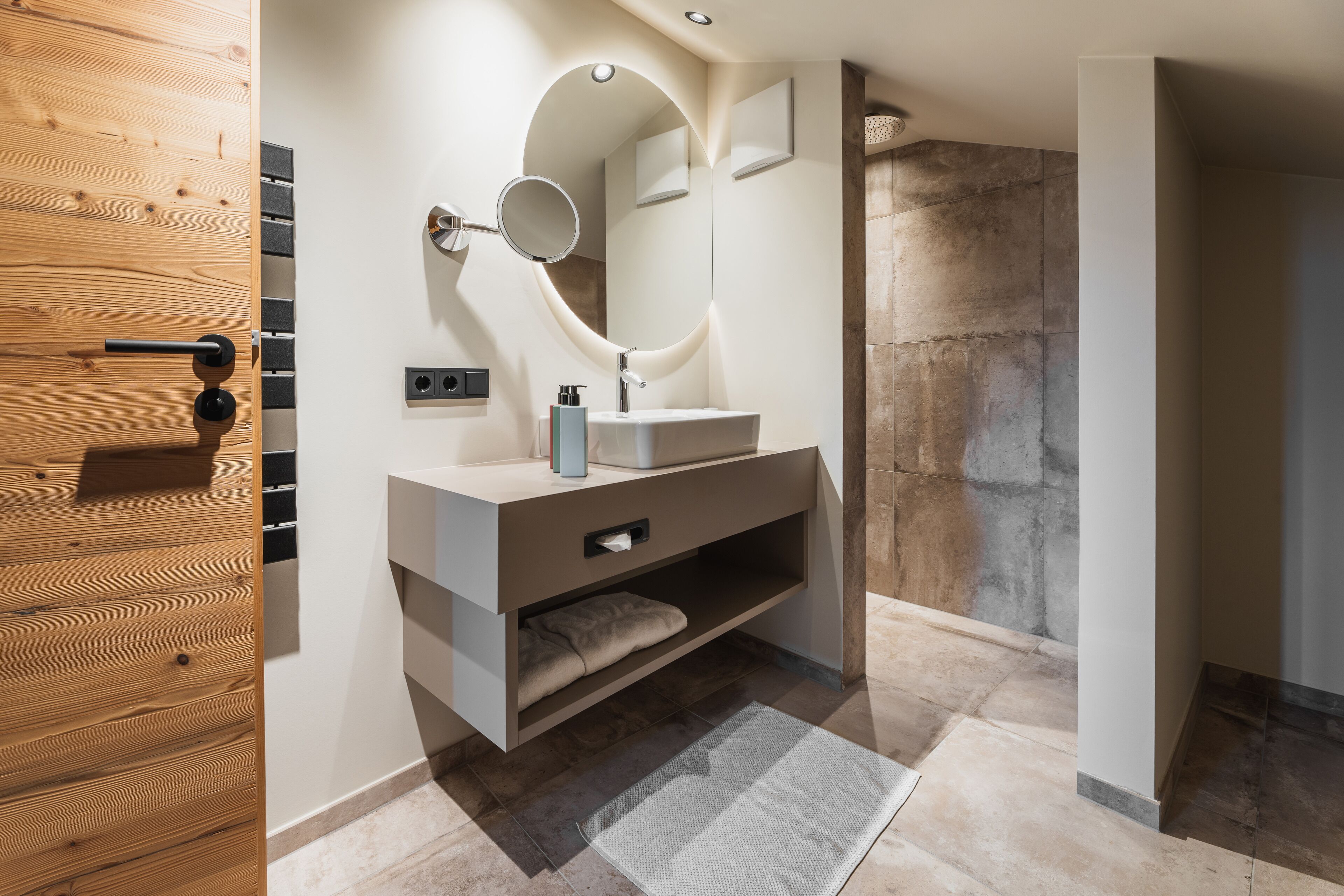 Foto - La Cort My Dollhouse - Adults Only