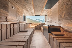 Sauna, steam room