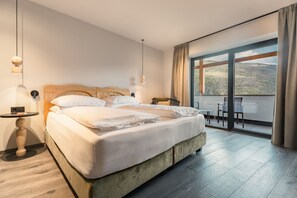 Premium Doll | Sengetøy av topp kvalitet, dundyner, safe på rommet og skrivebord