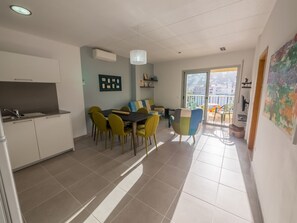 Interior - Peater Plaza - Two Bedroom Apartment, Sleeps 5 (Roses)