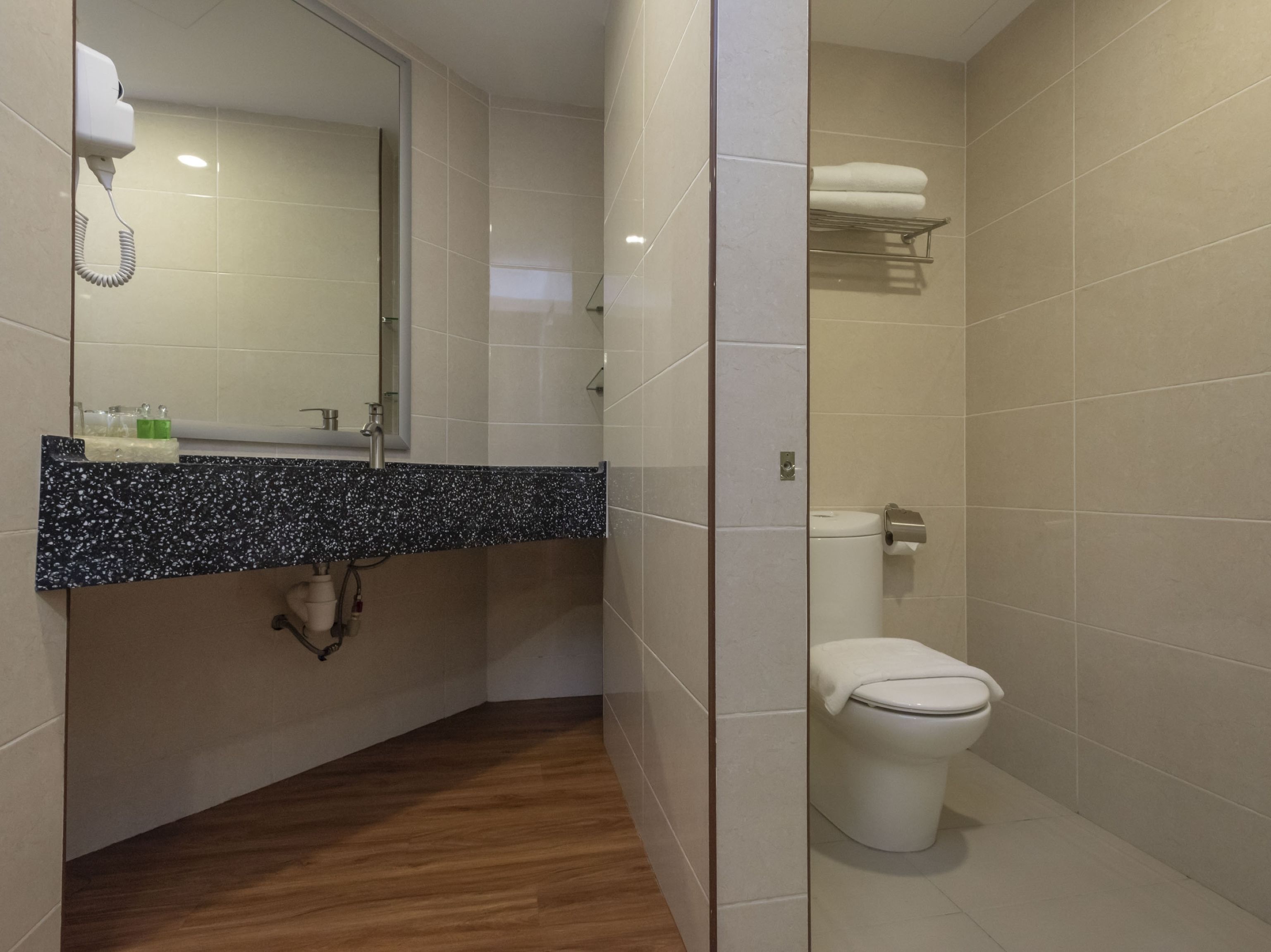 premium suite | bathroom | shower, towels