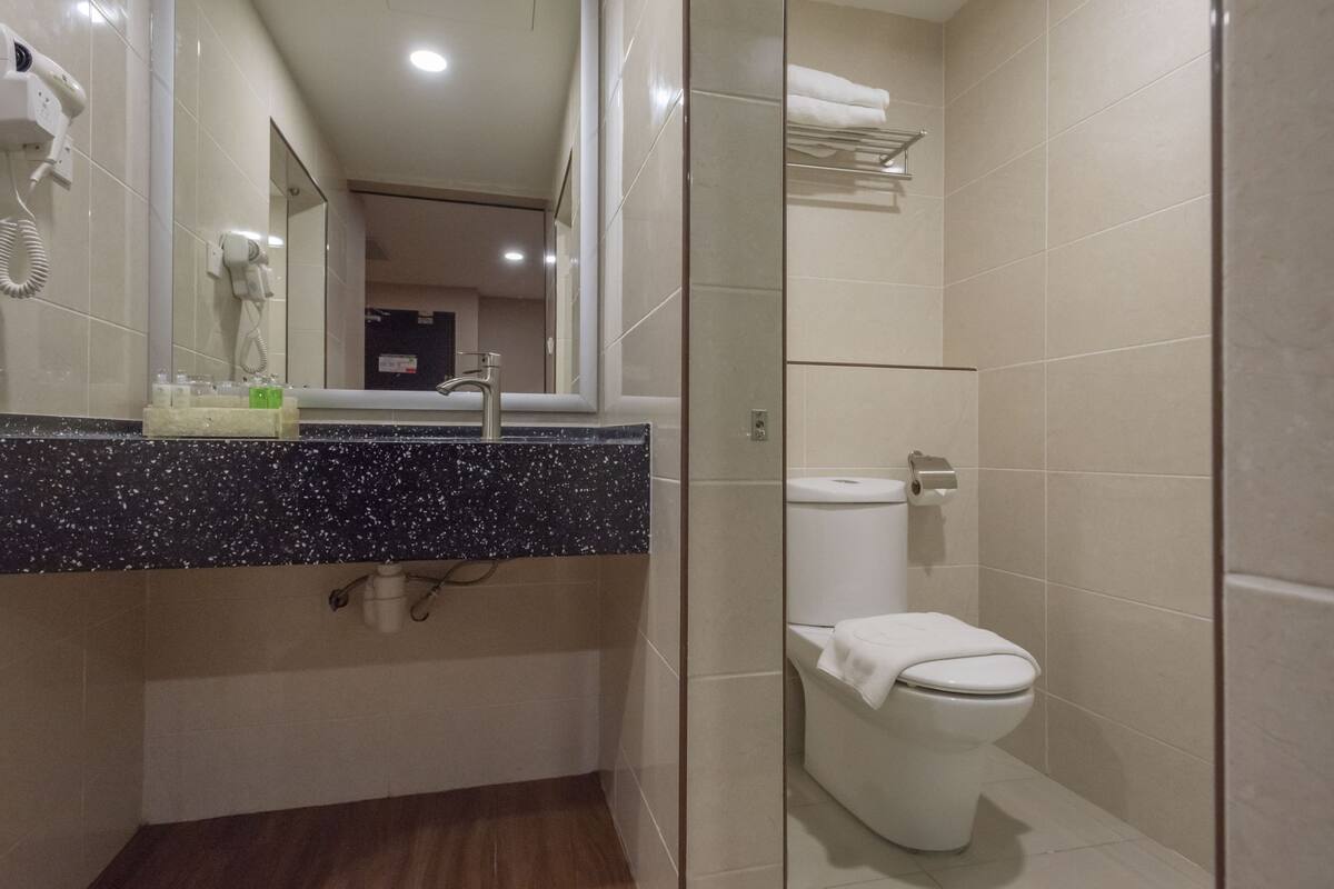 superior suite | bathroom | shower, towels