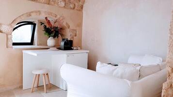 Minibar, Schreibtisch, kostenlose Babybetten, kostenloses WLAN