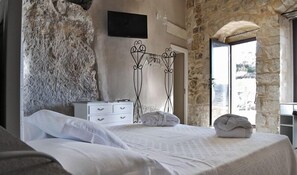 Minibar, desk, free cots/infant beds, free WiFi - Borgo Hedone (Scicli)