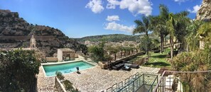 Outdoor pool, pool loungers - Borgo Hedone (Scicli)