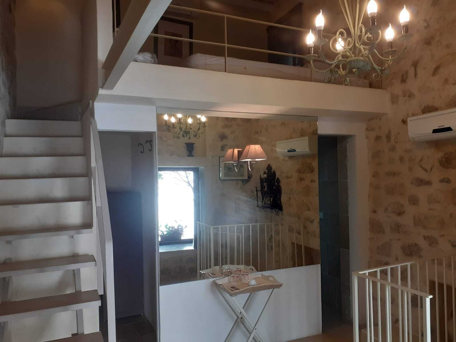 Minibar, una scrivania, culle/letti per bambini (gratuiti)