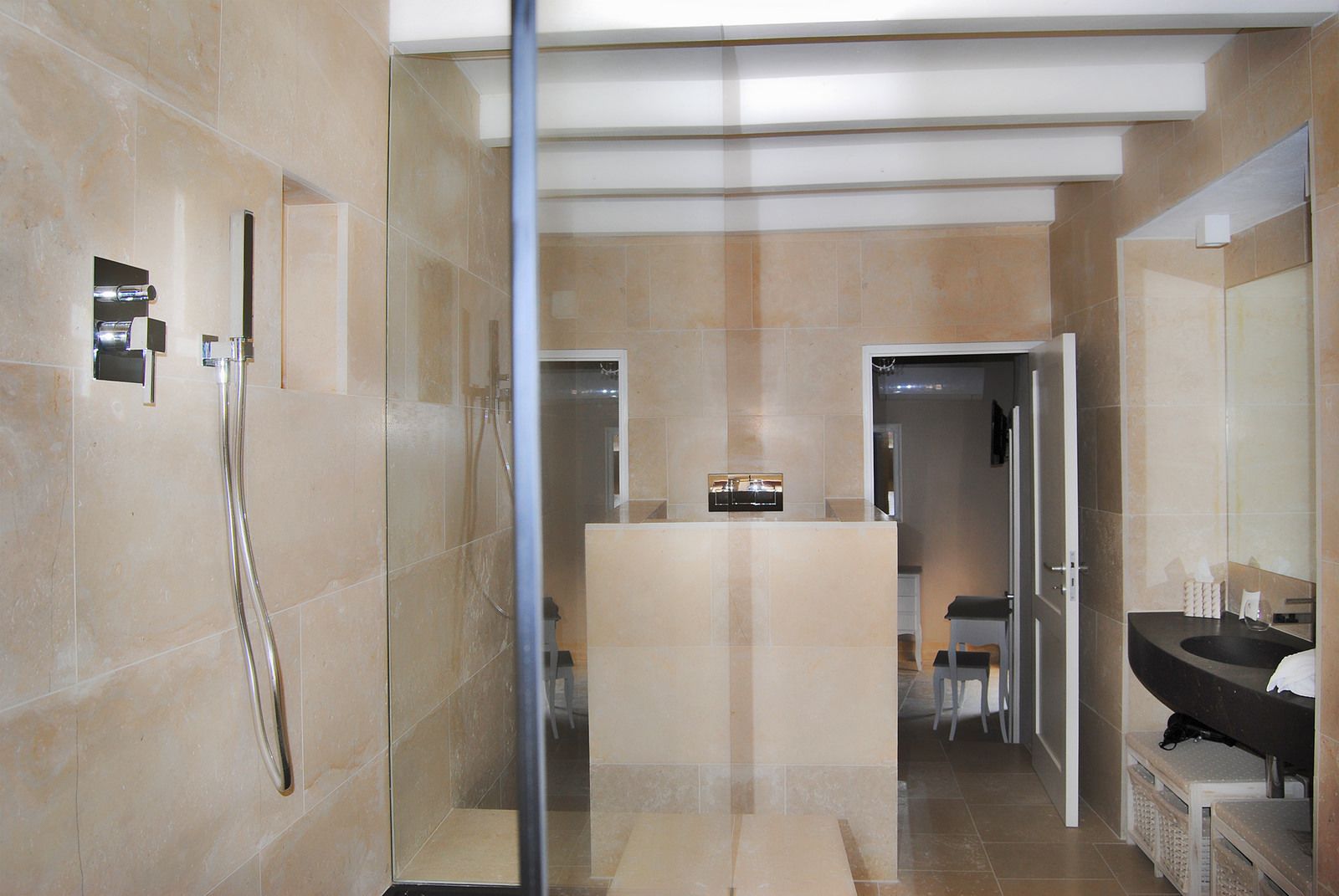 Double Room | Bathroom | Free toiletries, hair dryer, bidet