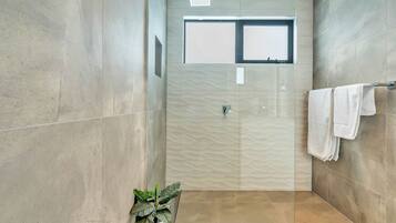 Executive Apartment, 1 Bedroom, Garden View | Bilik Mandi | Pancuran mandi, hulu semburan mandi hujan