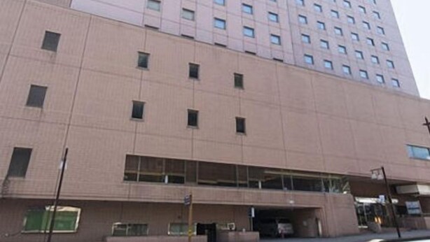 A multi-story building with a flat roof and a large central entrance. - Maebashi Hotel (Maebashi)