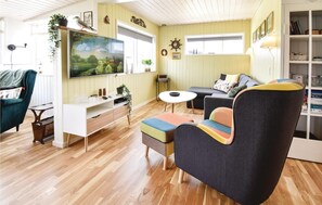 TV, fireplace, DVD player - Awesome home in Nyborg with WiFi (Nyborg)