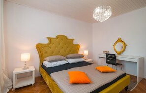 3 bedrooms, travel crib, free WiFi, bed sheets