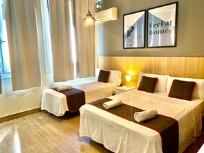 Habitación doble (Extra Bed & Private Exterior Bathroom) | Escritorio, wifi gratis, ropa de cama