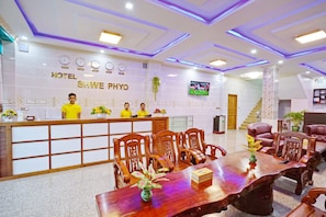 Lobby - Hotel Shwe Phyo (Mandalay)