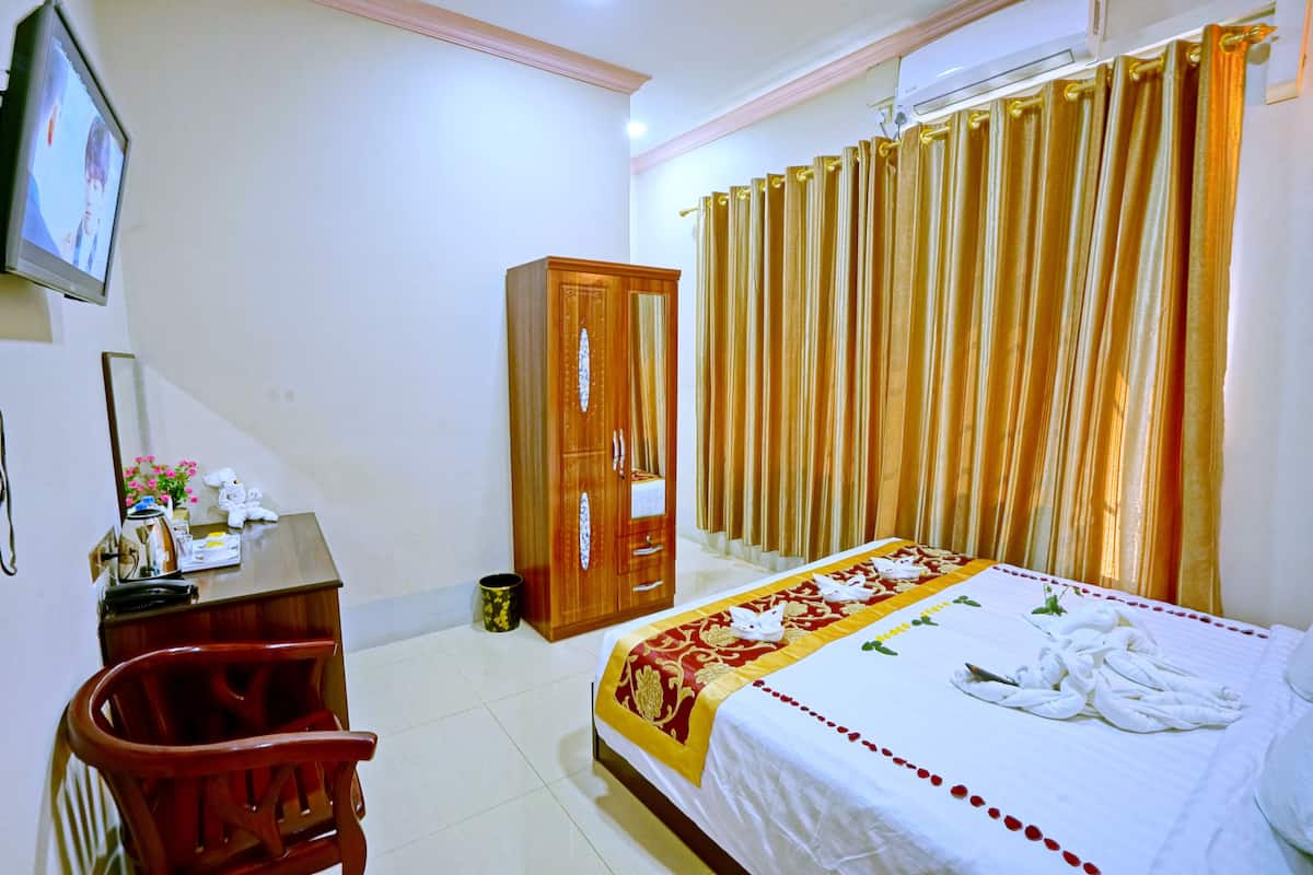Deluxe Double Room, 1 Double Bed, City View | Egyptian cotton sheets, minibar, in-room safe, desk