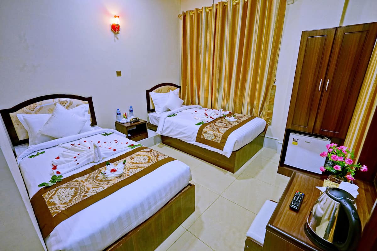 Superior Twin Room, 2 Single Beds, City View | Egyptian cotton sheets, minibar, in-room safe, desk