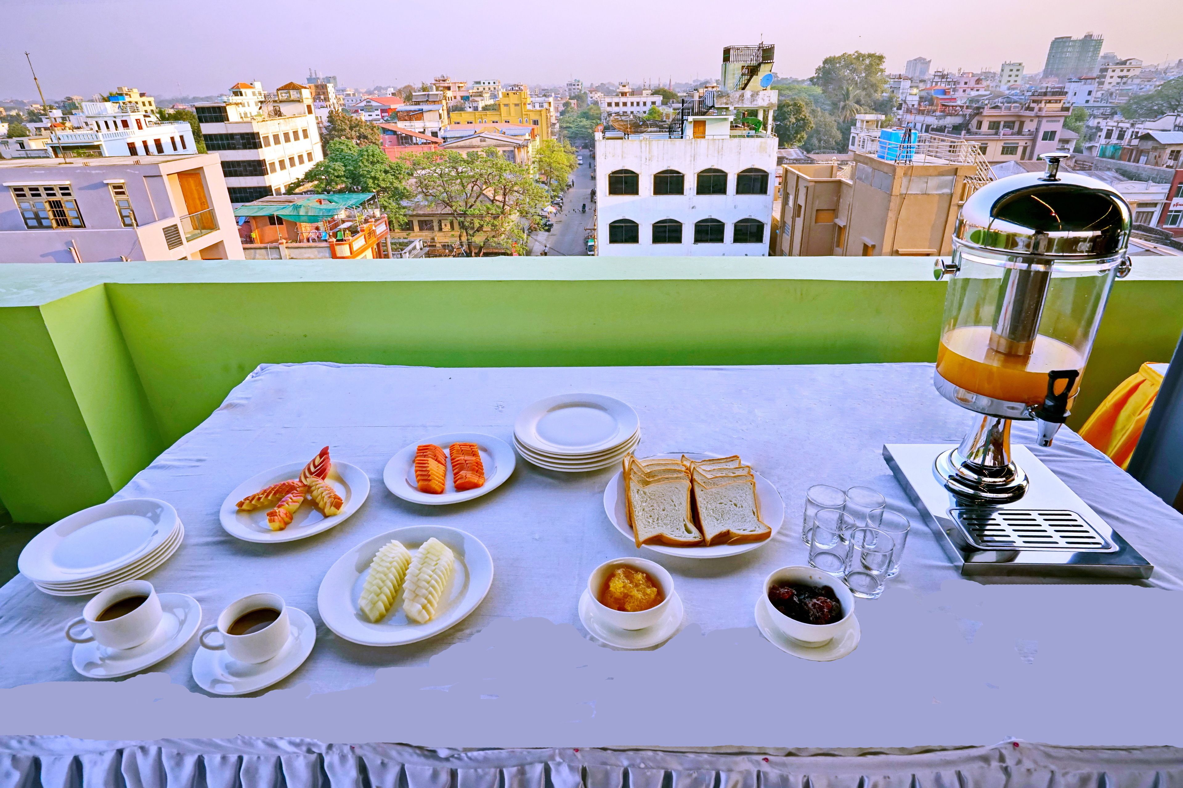 Free daily full breakfast 