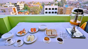 Free daily full breakfast