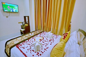 Superior Double Room, 1 Double Bed, City View | Egyptian cotton sheets, minibar, in-room safe, desk