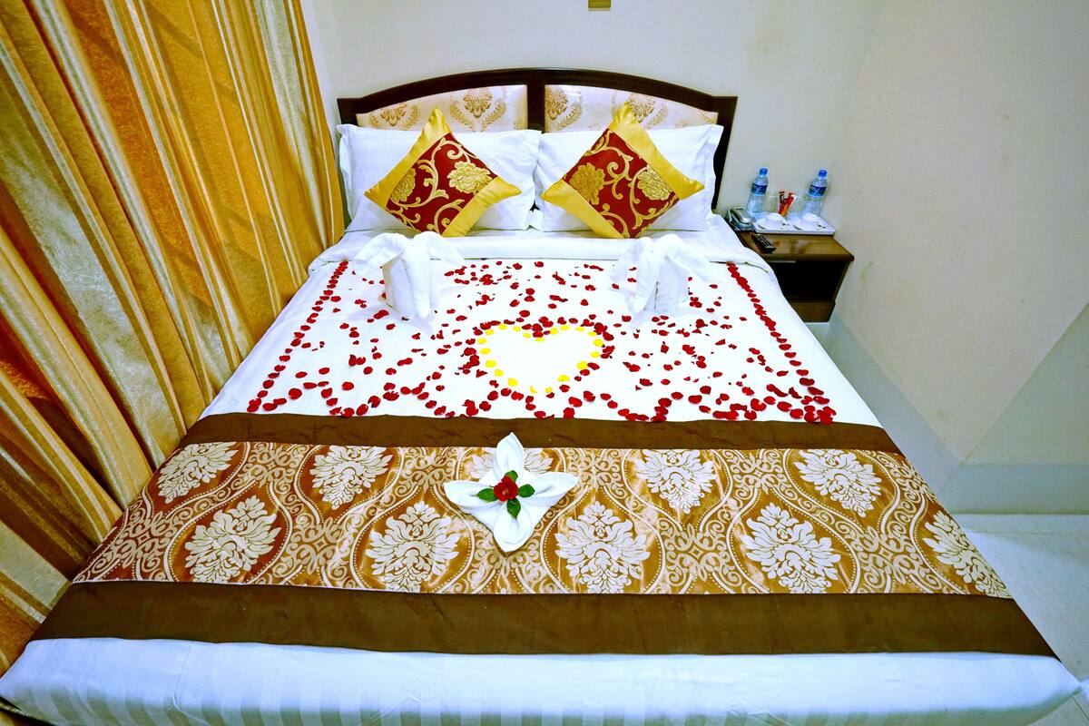 Superior Double Room, 1 Double Bed, City View | Egyptian cotton sheets, minibar, in-room safe, desk