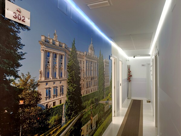 Hallway - Hostal Royal Cruz (Madrid)
