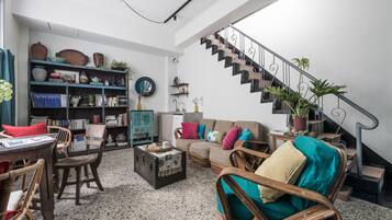 Coin salon dans le hall