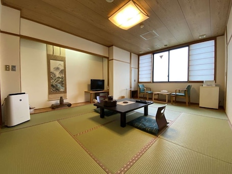 Room. Ryokan Asamushi Onsen Hotel Akitaya