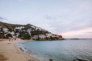 Tæt på stranden