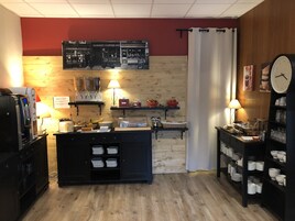 Café da manhã com buffet todos os dias mediante uma taxa