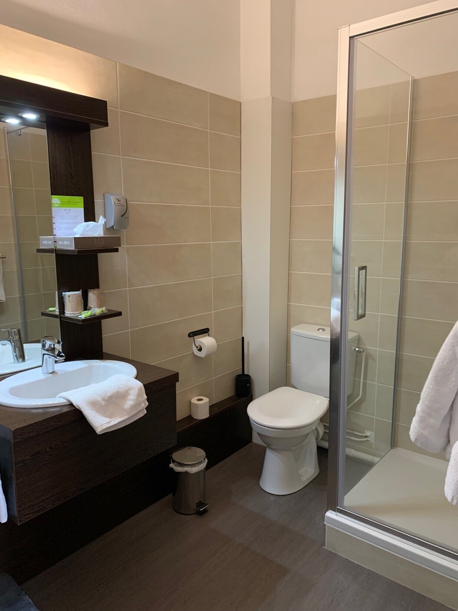 quadruple room | bathroom | free toiletries, hair dryer, towels